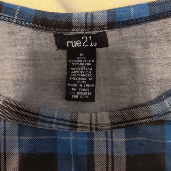 Crop top - Picture 2 of 4